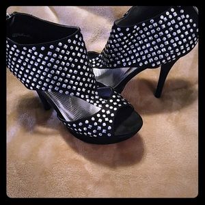 Black Velvet Studded Heels 👠